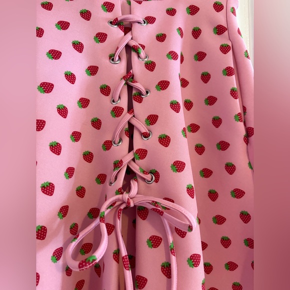 Hot Topic Pink Strawberry Pattern Laced In Bows Mini Pleated Skirt Size US L - Picture 4 of 8